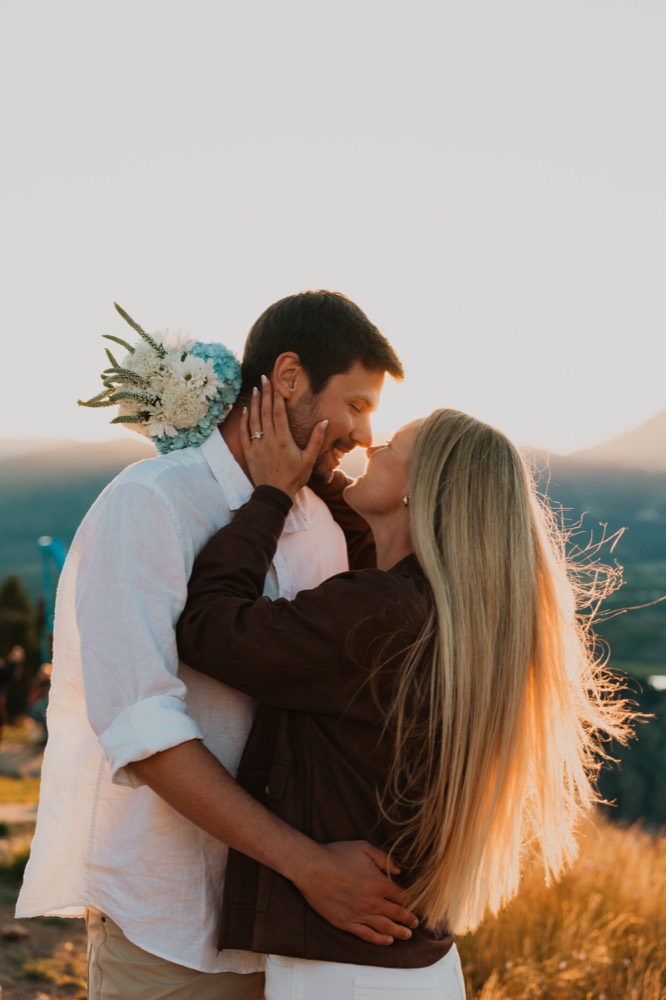 Julia and Alexander sharing a kiss at sunset